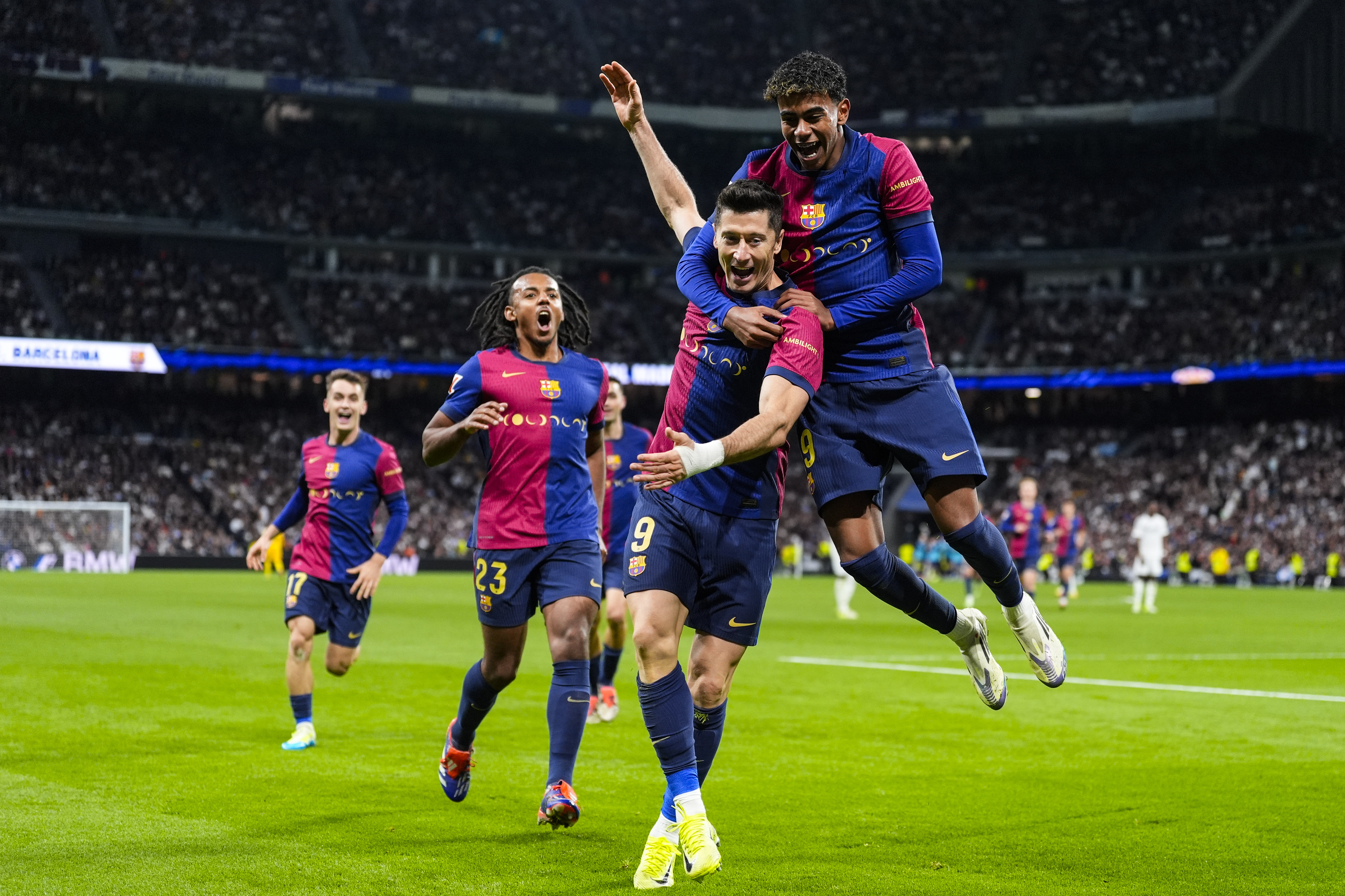 开元 - 莱万多夫斯基回归赛场，关键助攻首场状态亮眼，皇家马德里观众沸腾！